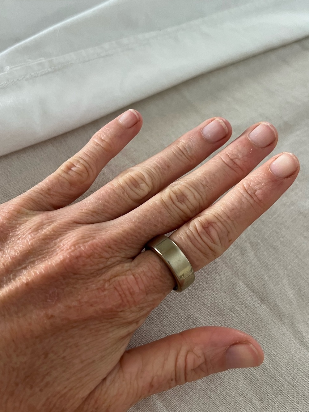 Oura Ring Gen 3 Horizon Gold Size 7 - Picture 6 of 8